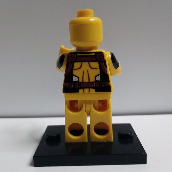 HeroBloks - Yellow Deadpool - DLP - DLP9022 - Picture 2 of 2